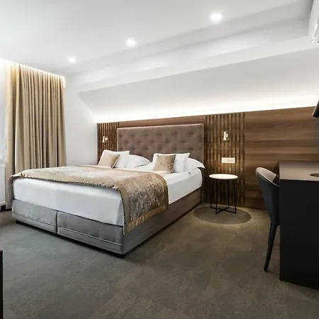 Garni Cirman Hotel